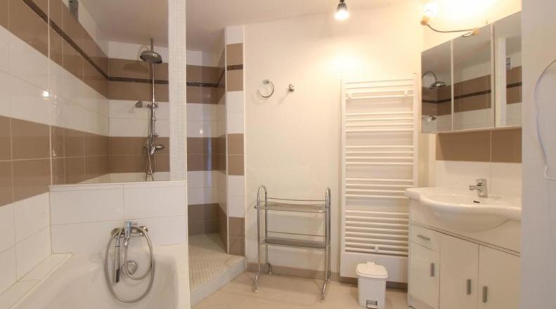 Les Gites De La Maison Bleue D'Estialescq Εξωτερικό φωτογραφία