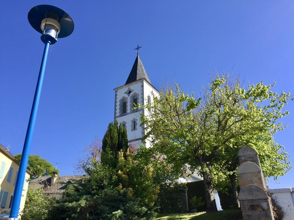 Les Gites De La Maison Bleue D'Estialescq Εξωτερικό φωτογραφία