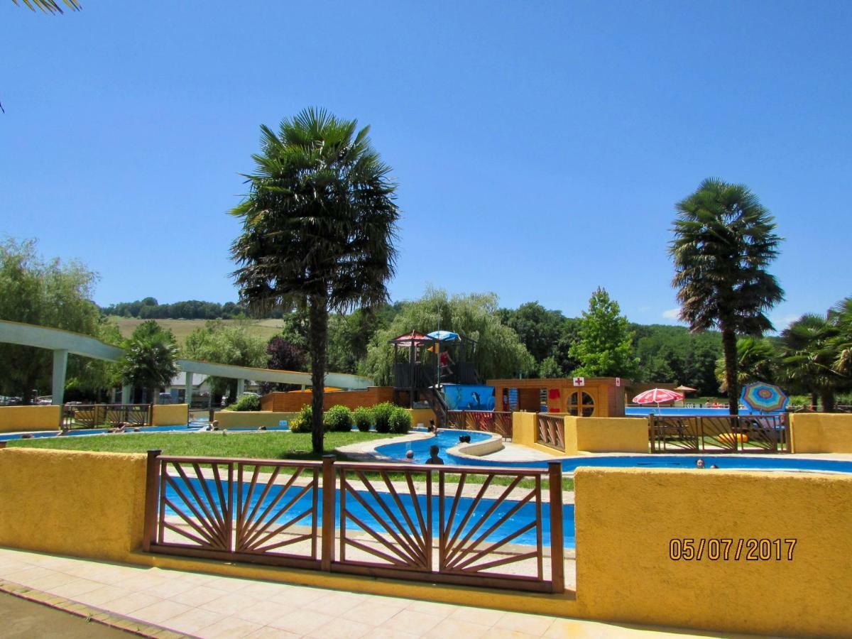 Les Gites De La Maison Bleue D'Estialescq Εξωτερικό φωτογραφία